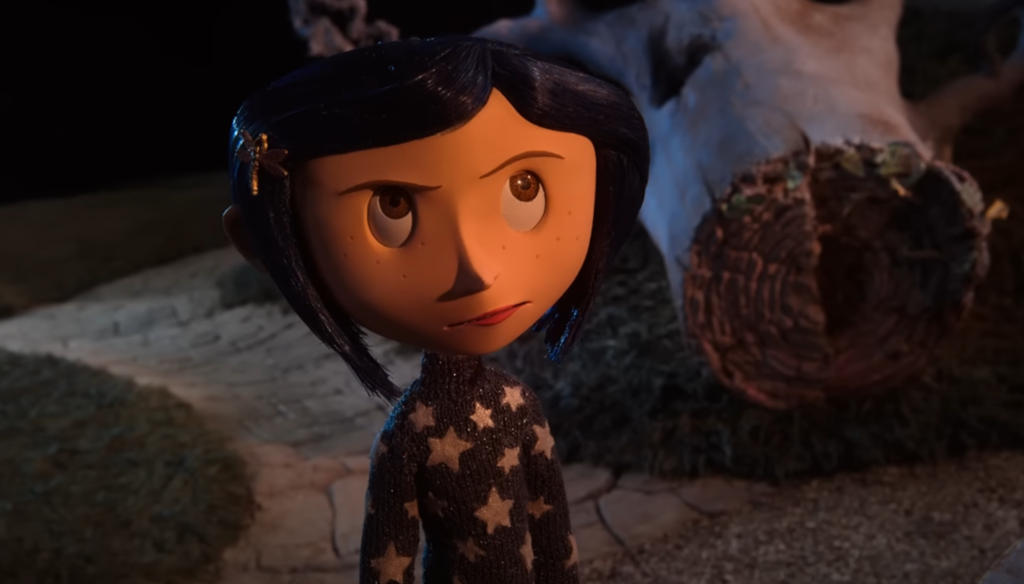 Coraline in una scena di Coraline e la porta magica (2009) di Henry Selick