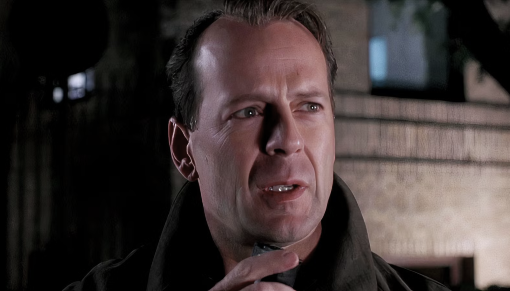 Bruce Willis in una scena de Il sesto senso (1999) di M. Night Shyamalan