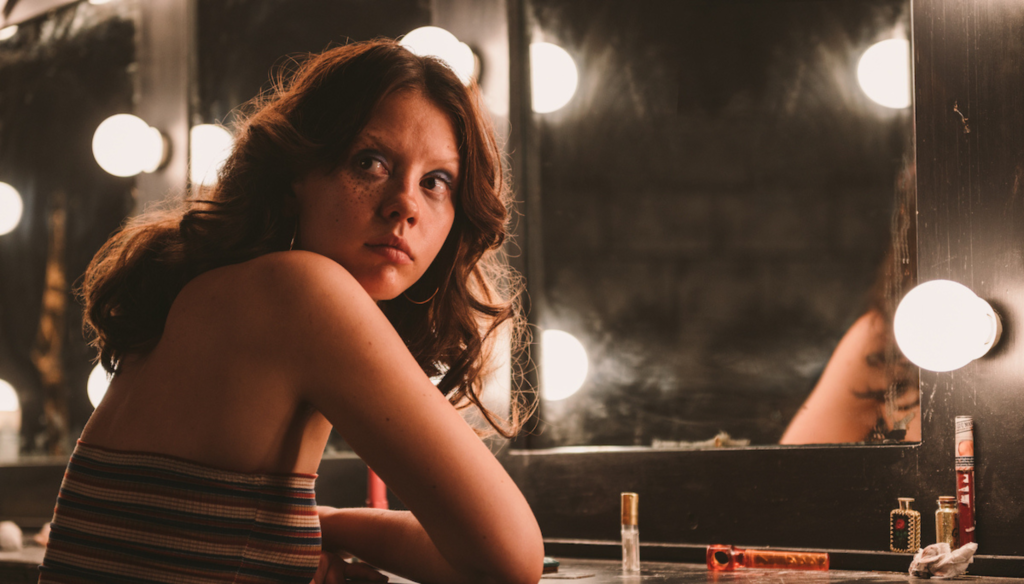 Mia Goth in una scena di X: A Sexy Horror Story (2022) di Ti West