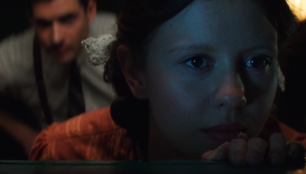 Mia Goth in una scena di Pearl (2022) di Ti West, sequel di X: A sexy horror story (2022) 