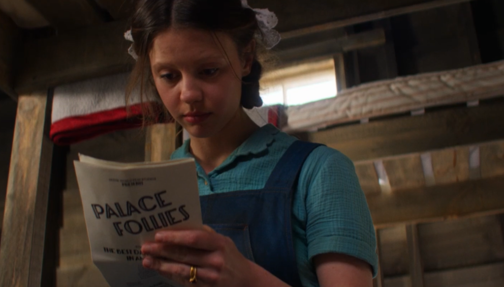 Mia Goth in una scena di Pearl (2022) di Ti West, sequel di X: A sexy horror story (2022) 