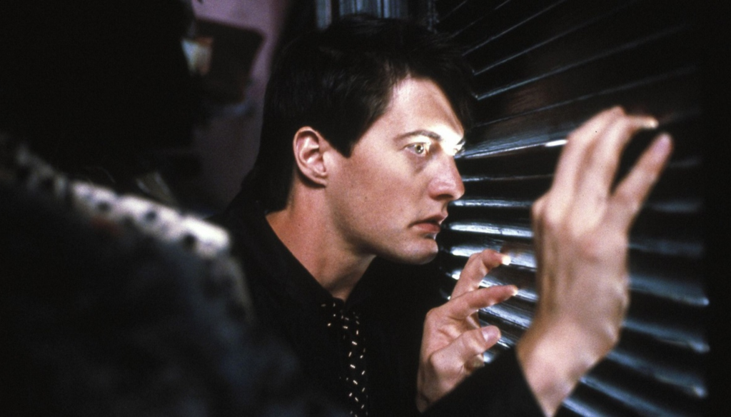 Kyle MacLachlan nascosto nell'armadio in una scena di Velluto Blu (1986) di David Lynch