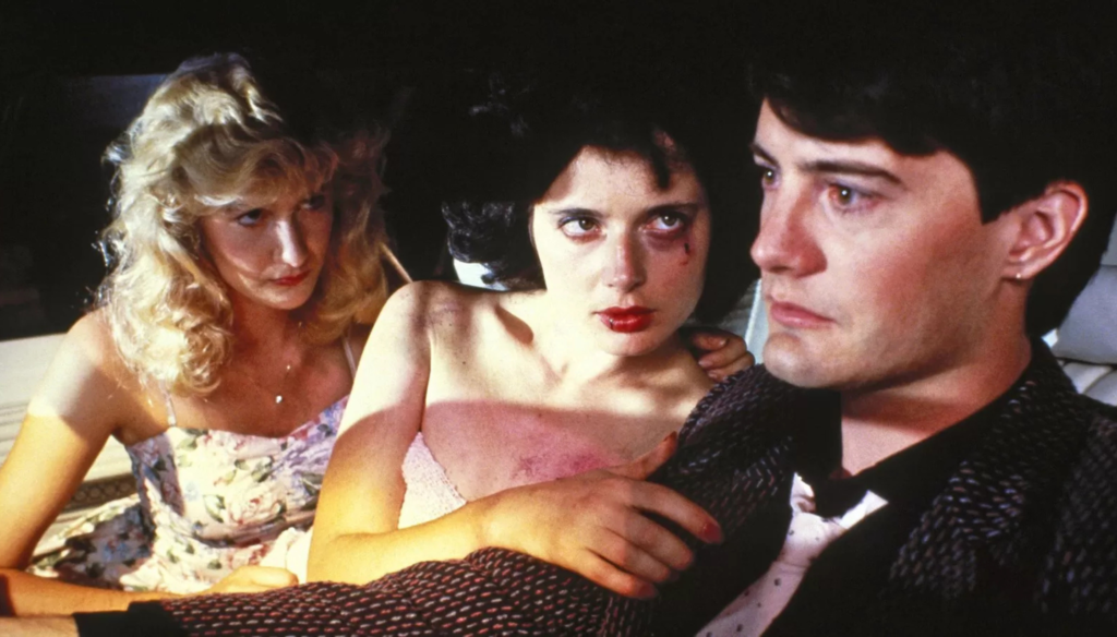 Isabella Rossellini, Kyle MacLachlan  e Laura Dern in una scena di Velluto Blu (1986) di David Lynch