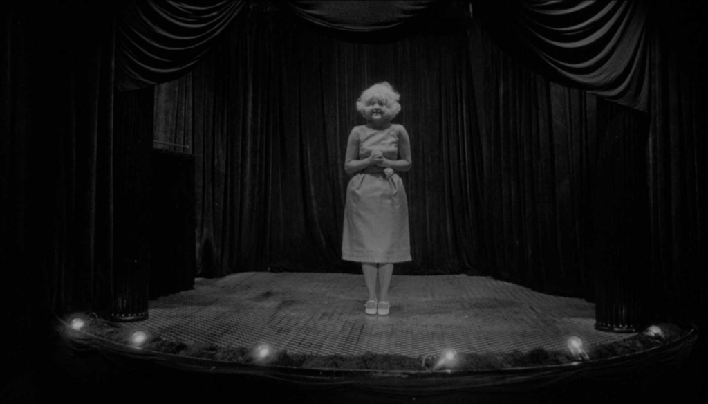 Laurel Near in una scena di Eraserhead (1977) di David Lynch