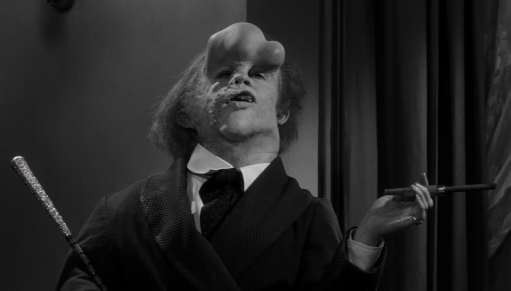 John Hurt in una scena di The Elephant Man (1980) di David Lynch