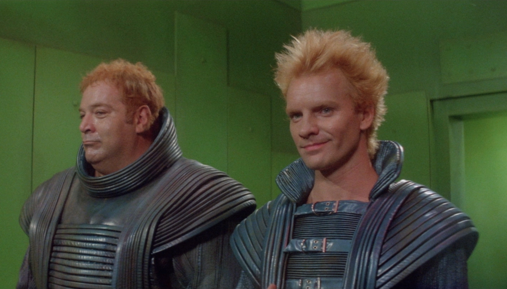 Sting e l'altro nipote del Barone Harkoennen in una scena di Dune (1984) di David Lynch