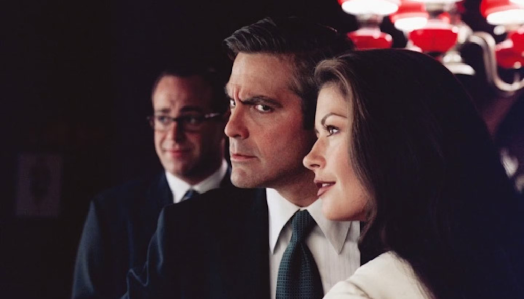 George Clooney e Catherine Zeta-Jones in una scena di Intolerable Cruelty (2003) di Joel e Ethan Coen