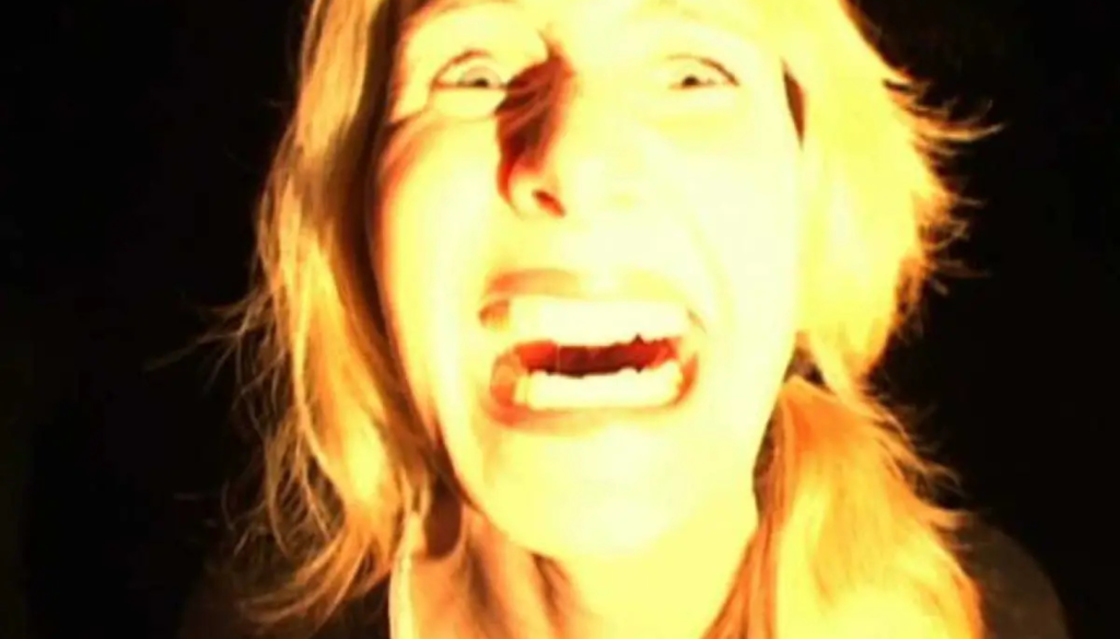 Laura Dern in una scena di Inland Empire (2006) di David Lynch