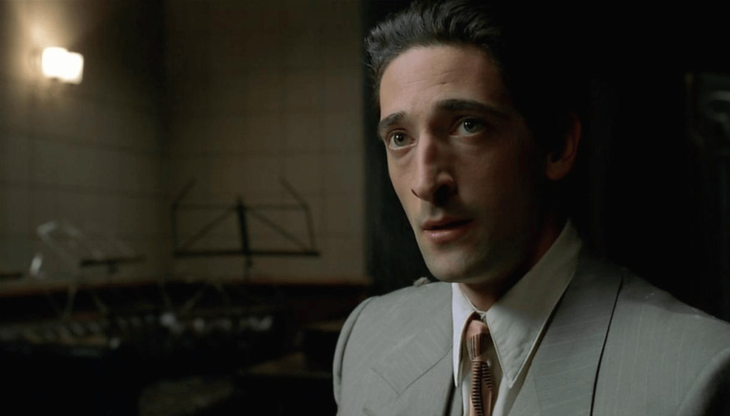 Adrien Brody in una scena di Il pianista (2002) di Roman Polanski