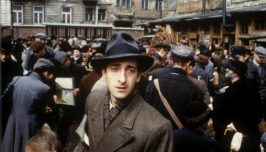 Adrien Brody in una scena di Il pianista (2002) di Roman Polanski