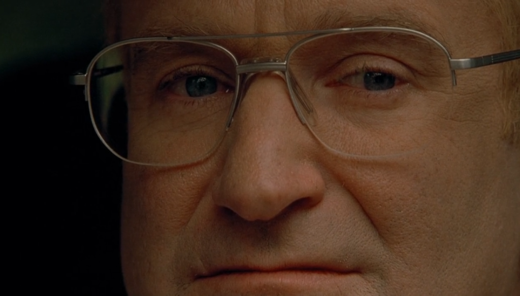 Robin Williams in una scena di One Hour Photo (2002) di Mark Romanek