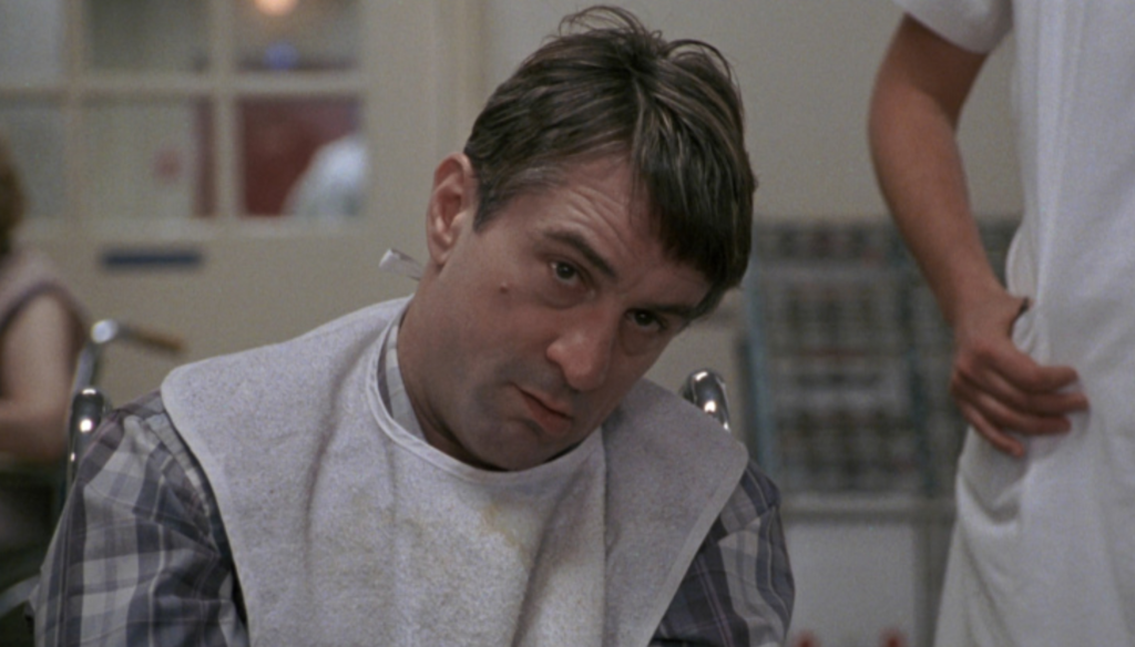 Robert De Niro in una scena di Risvegli (1990) di Penny Marshall