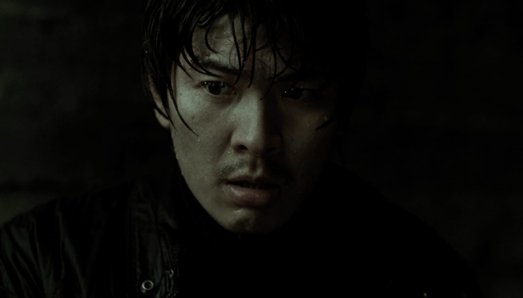 Kim Sang-kyung in una scena di Memorie di un assassino (2003) di Bong Joon-ho