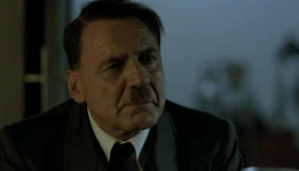 Bruno Ganz in una scena di La caduta (2004) di Oliver Hirschbiegel