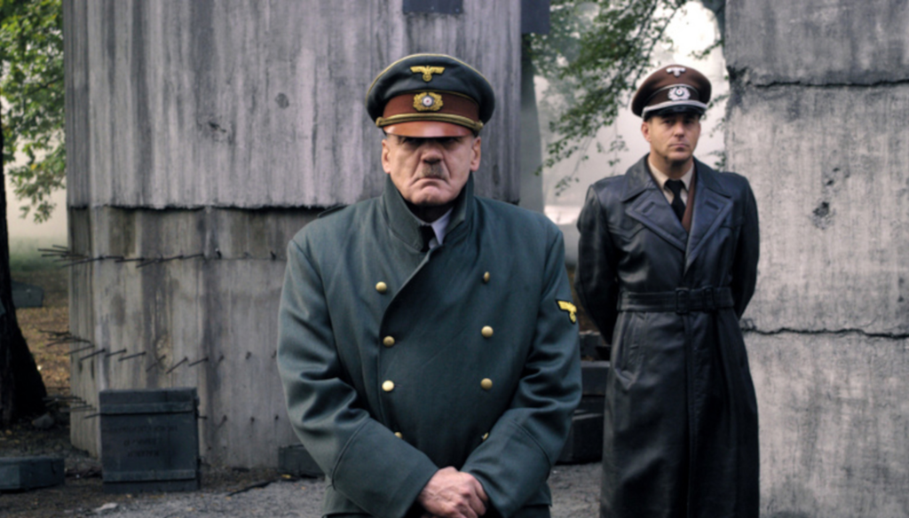 Bruno Ganz in una scena di La caduta (2004) di Oliver Hirschbiegel