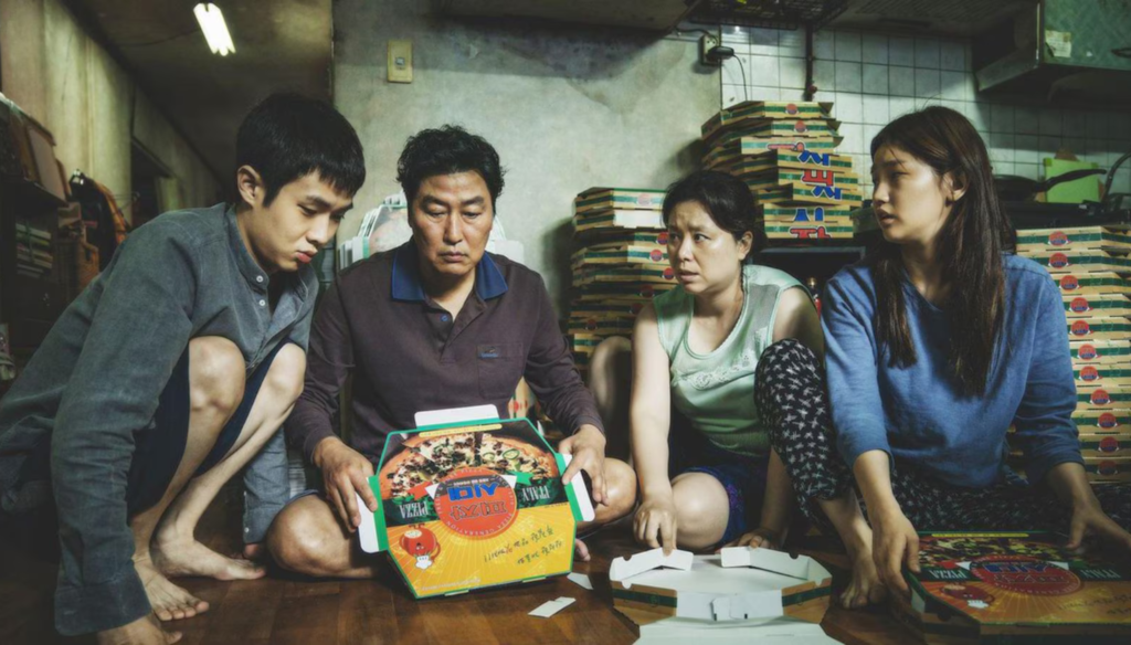 La famiglia Kim in una scena di Parasite (2019) di ‎Bong Joon-ho